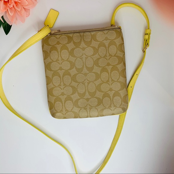 Authentic Coach Crossbody Bag (hands free shopping - Picture 2 of 8